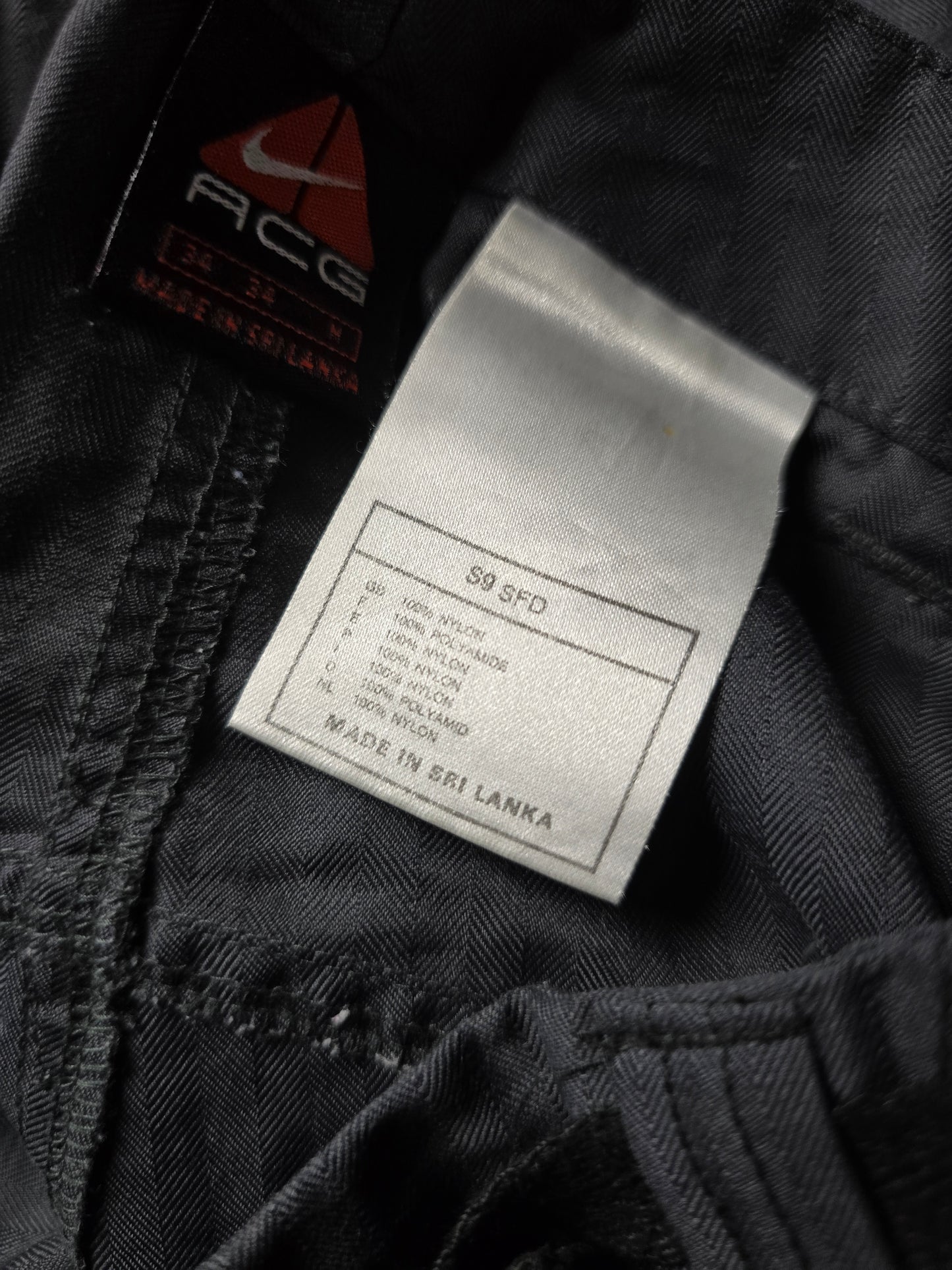 90s Nike ACG Lightweight Cargo Shorts (34)