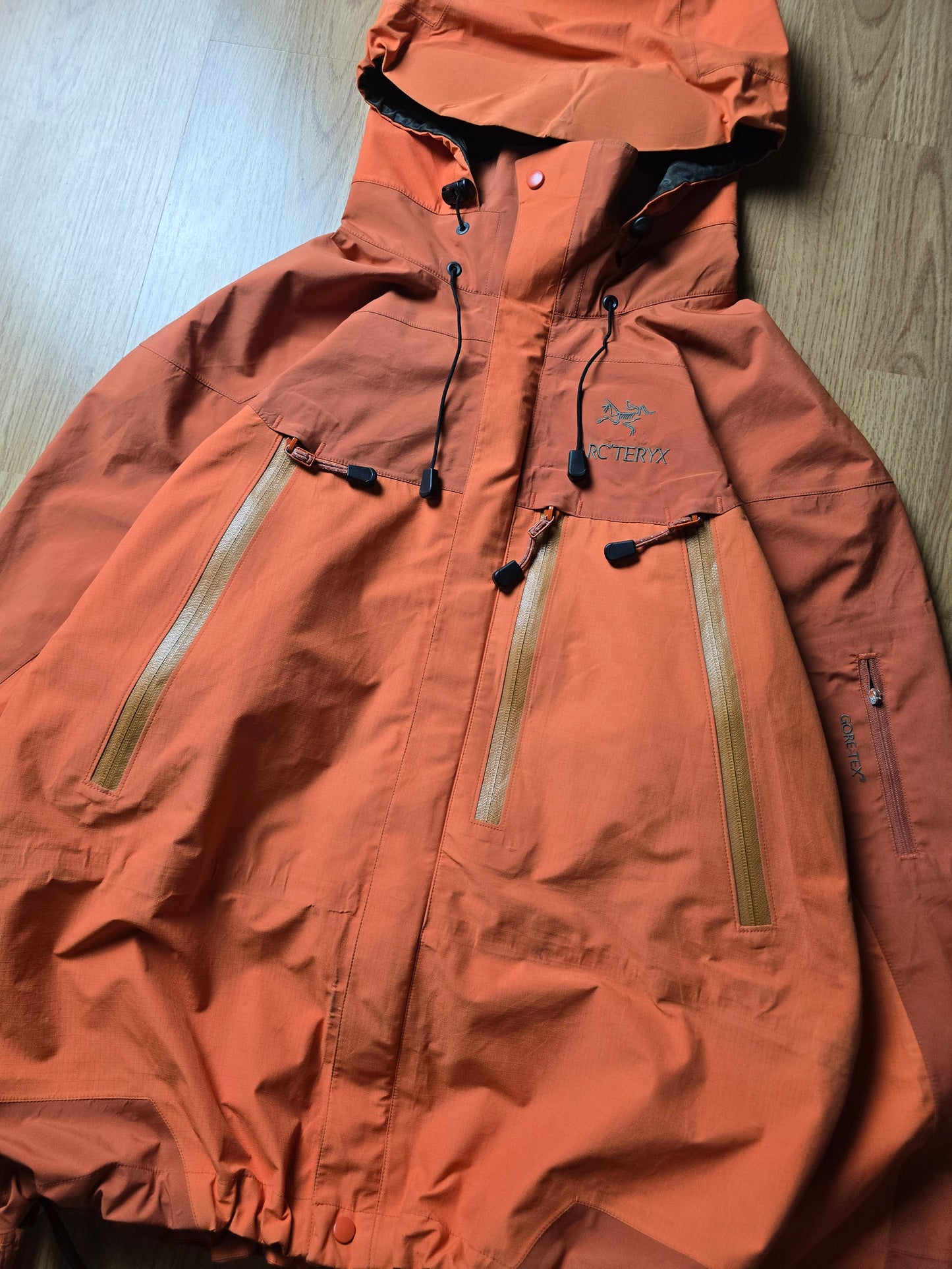 90s Arc'teryx Theta AR Tobasco Gore-tex 2 Tone Shell Jacket (L)