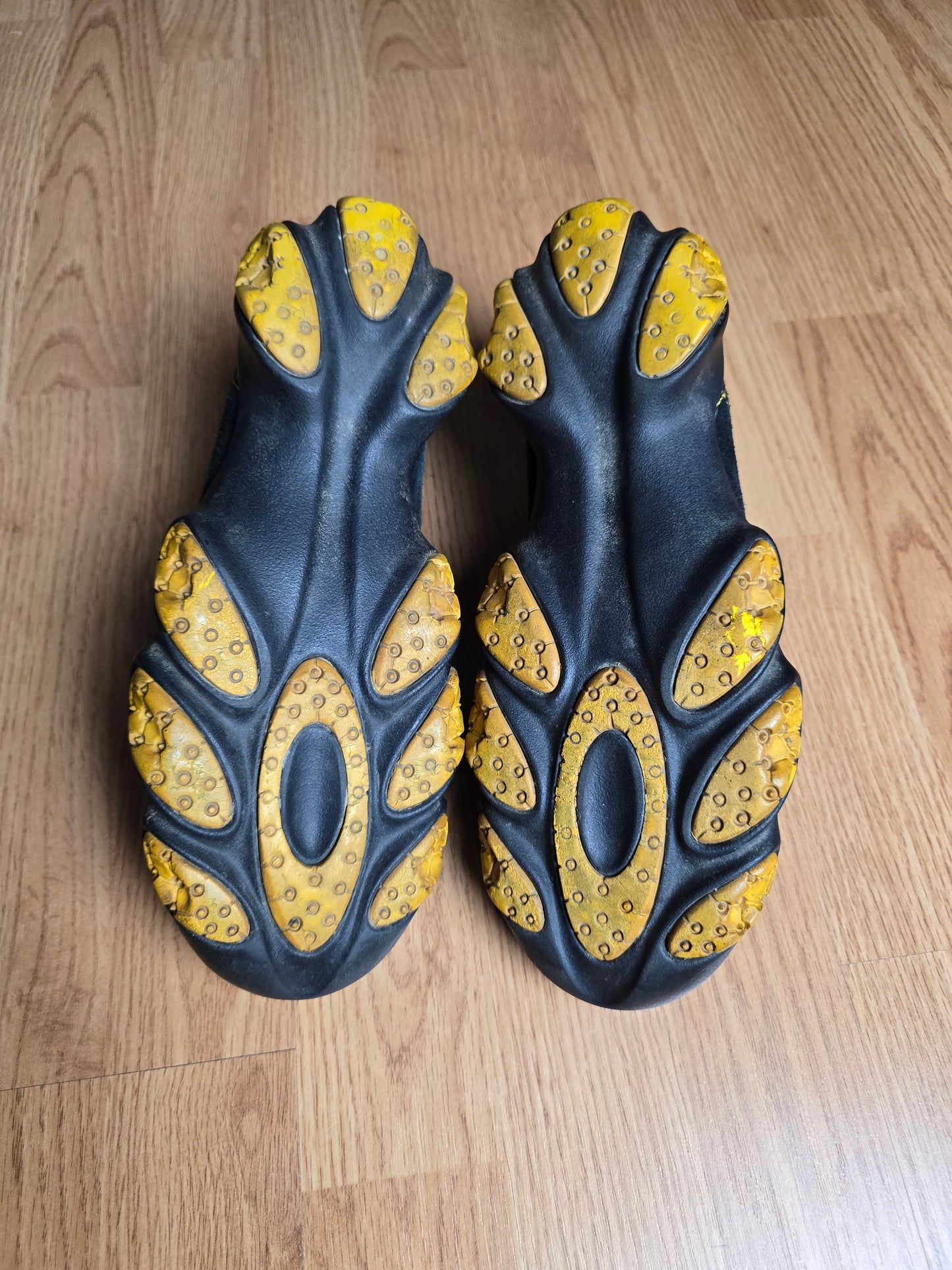 RARE 00s Oakley Bottlecap Flesh Slip On Trainers (UK5)