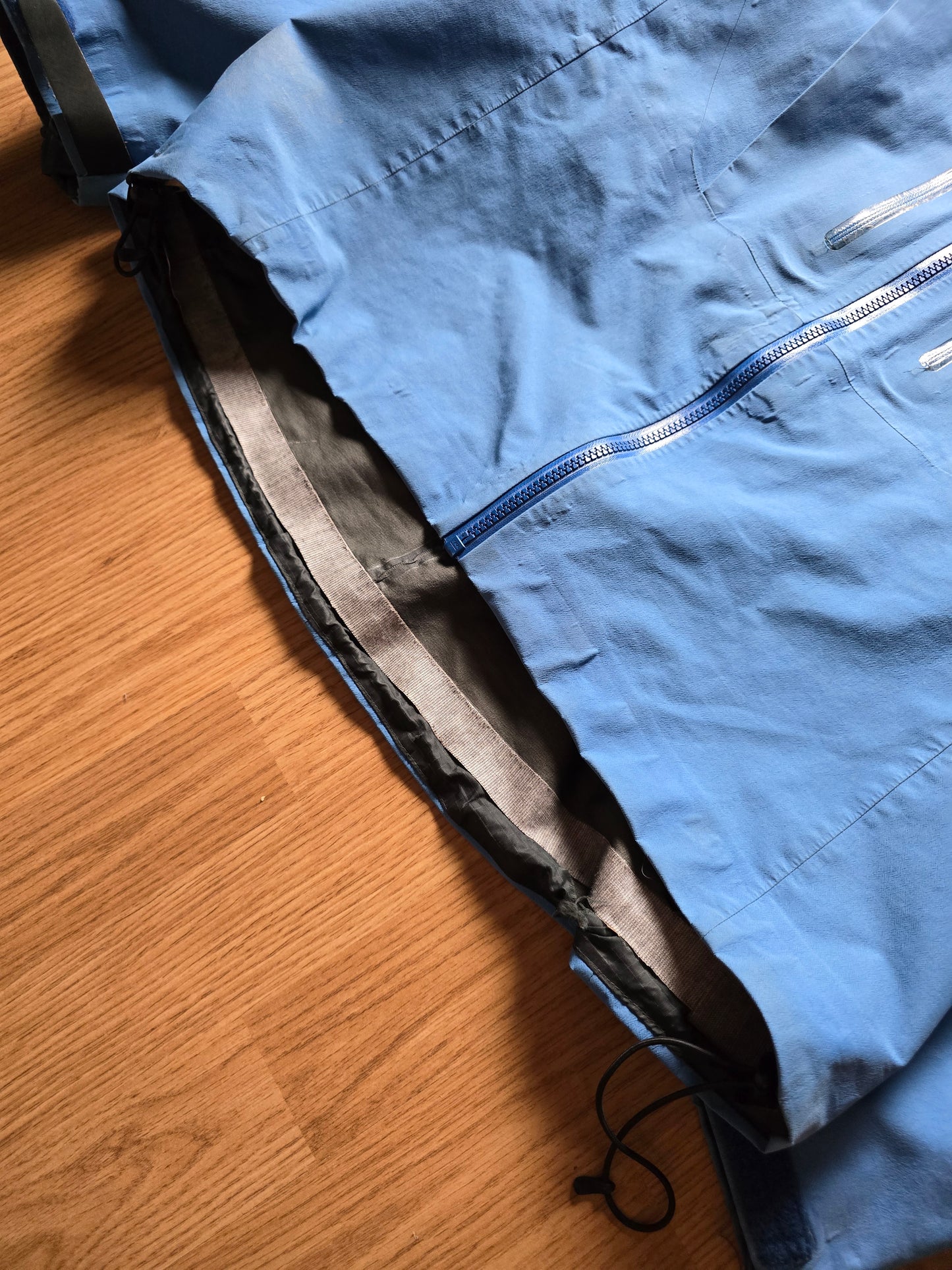 W/ RARE Arc'teryx Vintage Alpha SV Gore-tex Jacket (L)