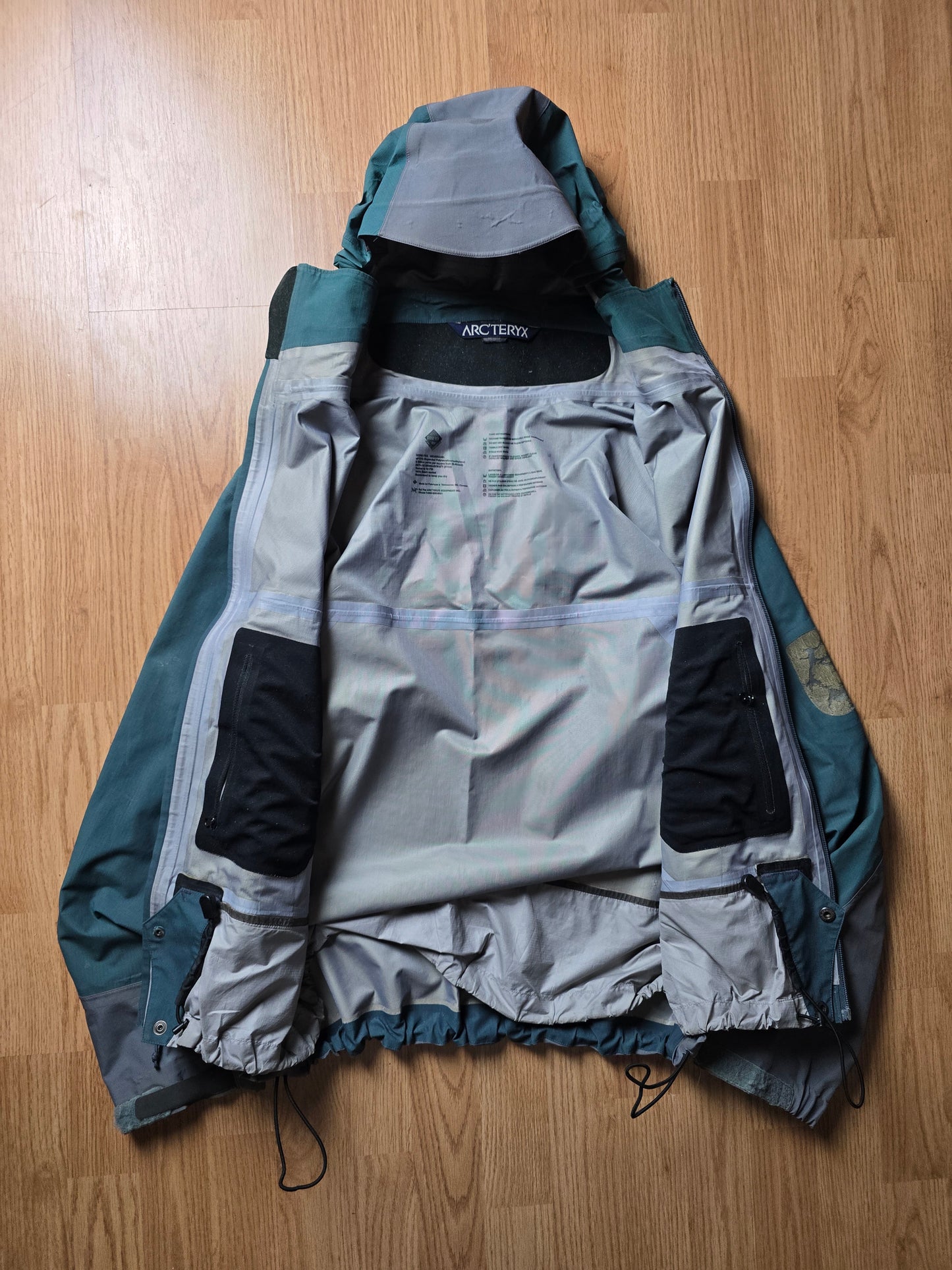 Vintage Arc'teryx Gore-tex Colour Block Jacket (M/L)