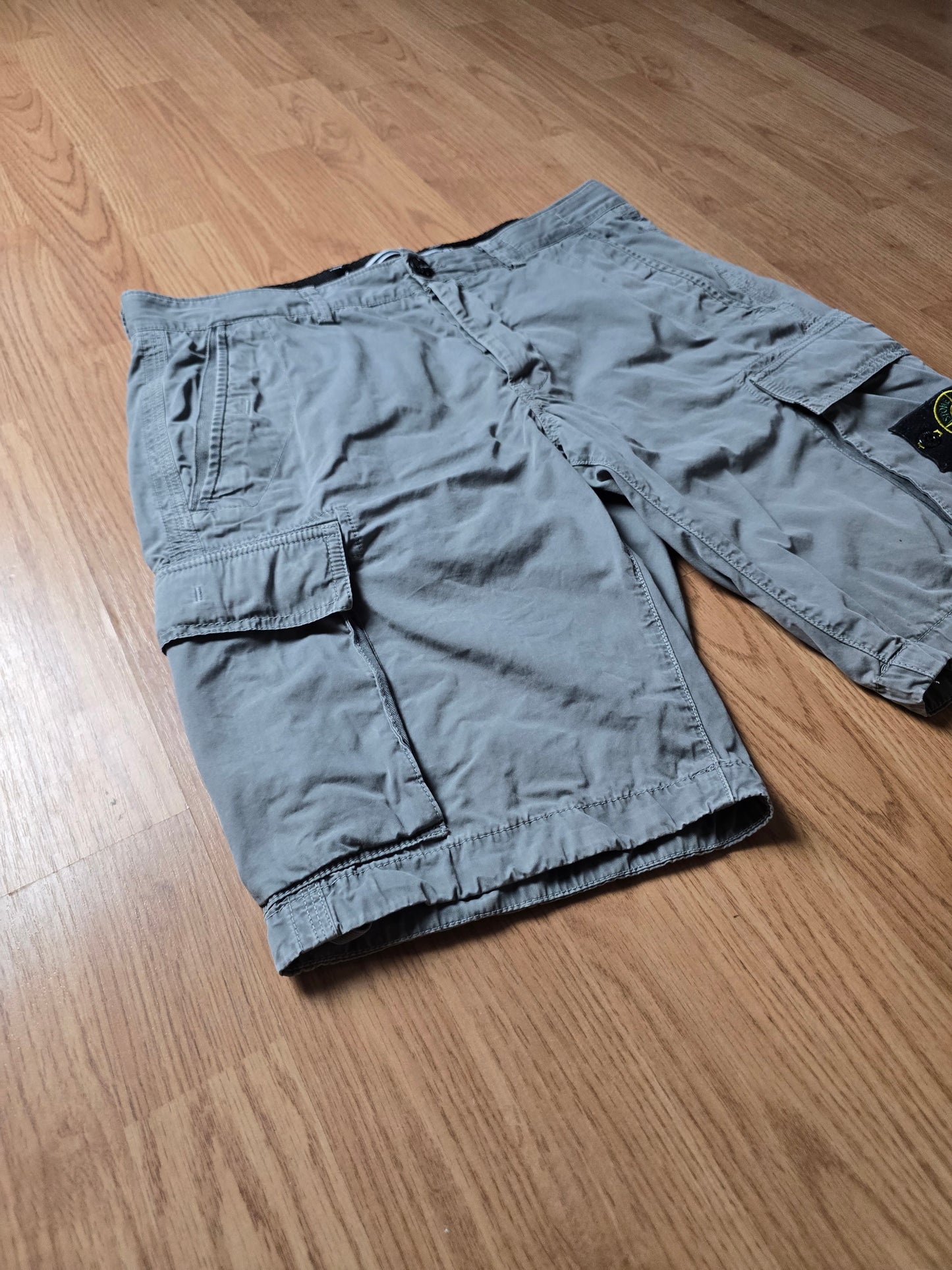 Stone Island Bermuda Cargo Shorts (W32)