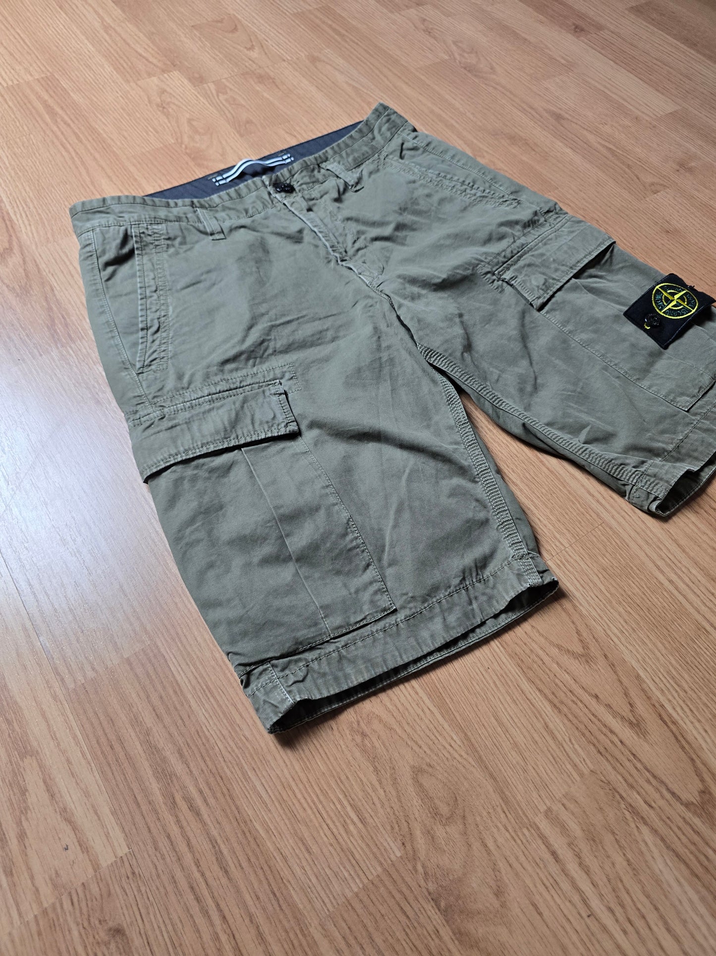 Stone Island Bermuda Cargo Shorts (W30)