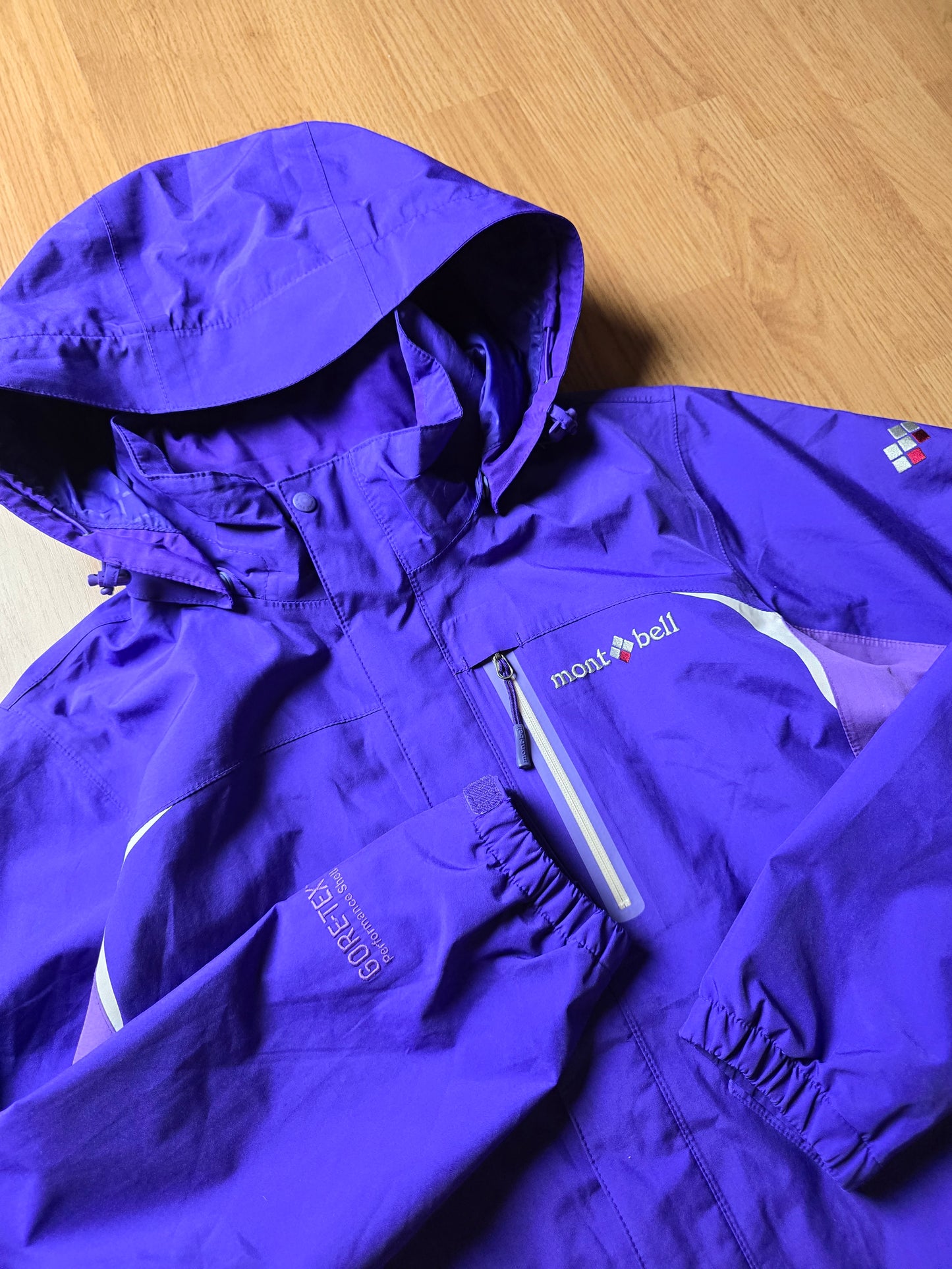 W/ Montbell 00s Gore-tex Waterproof Jacket (M)