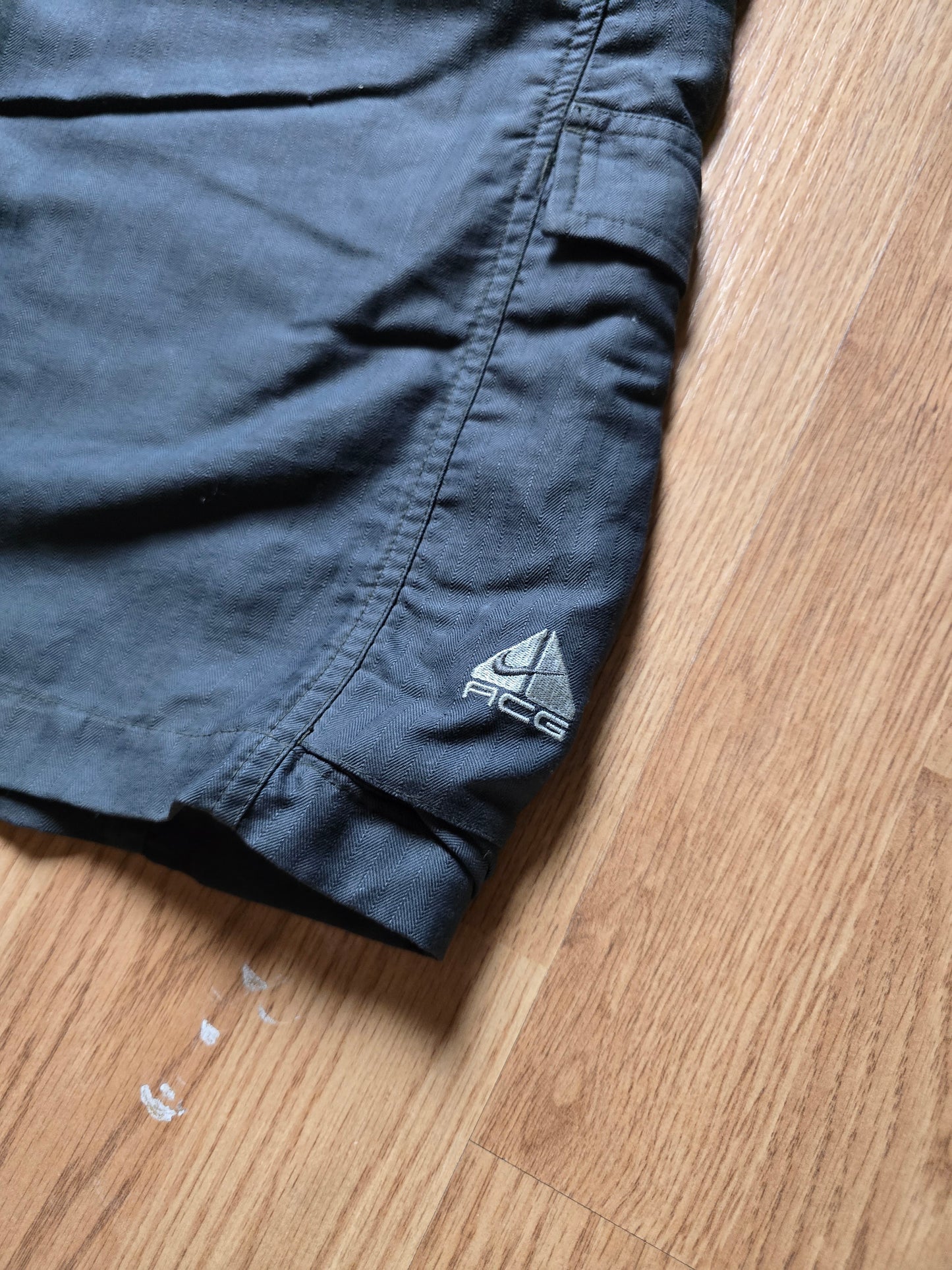 90s Nike ACG Lightweight Cargo Shorts (34)