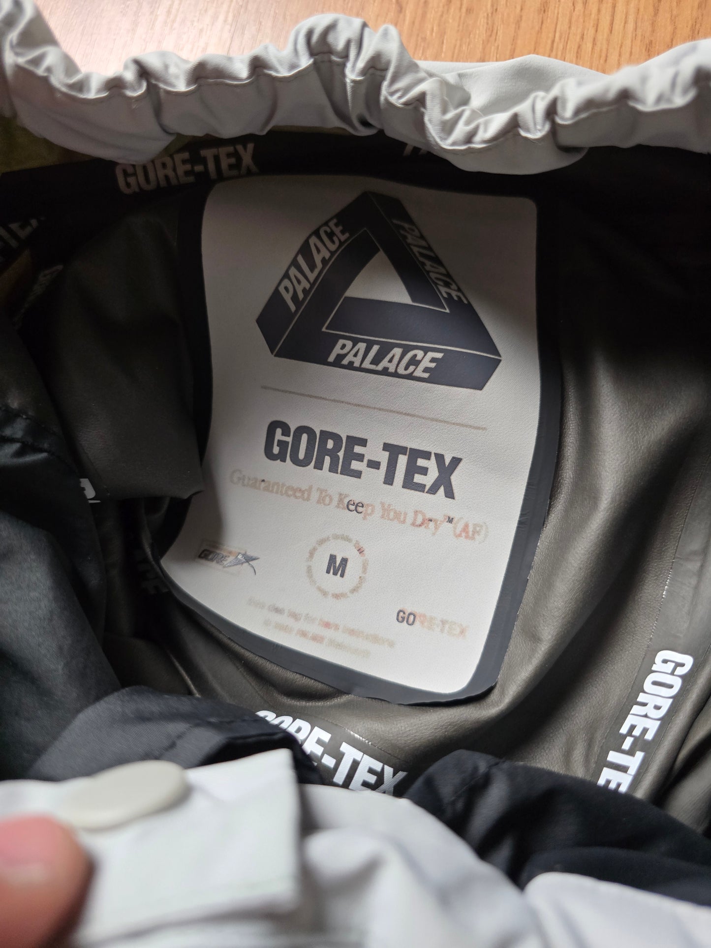 Palace Gore-tex S-Tech Technical Cargo Shorts (M)