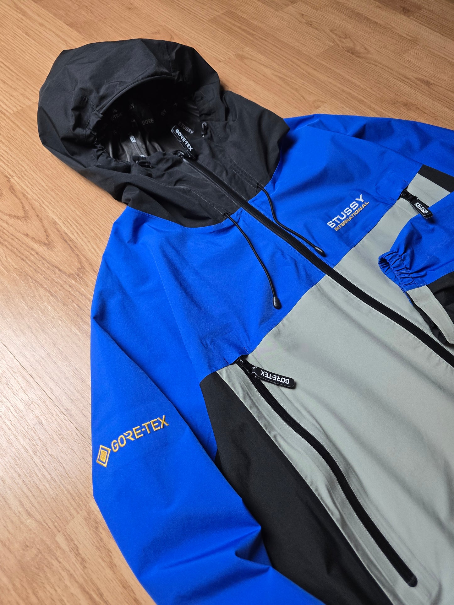 RARE Stussy Gore-tex Rainroom Shell Jacket (M)