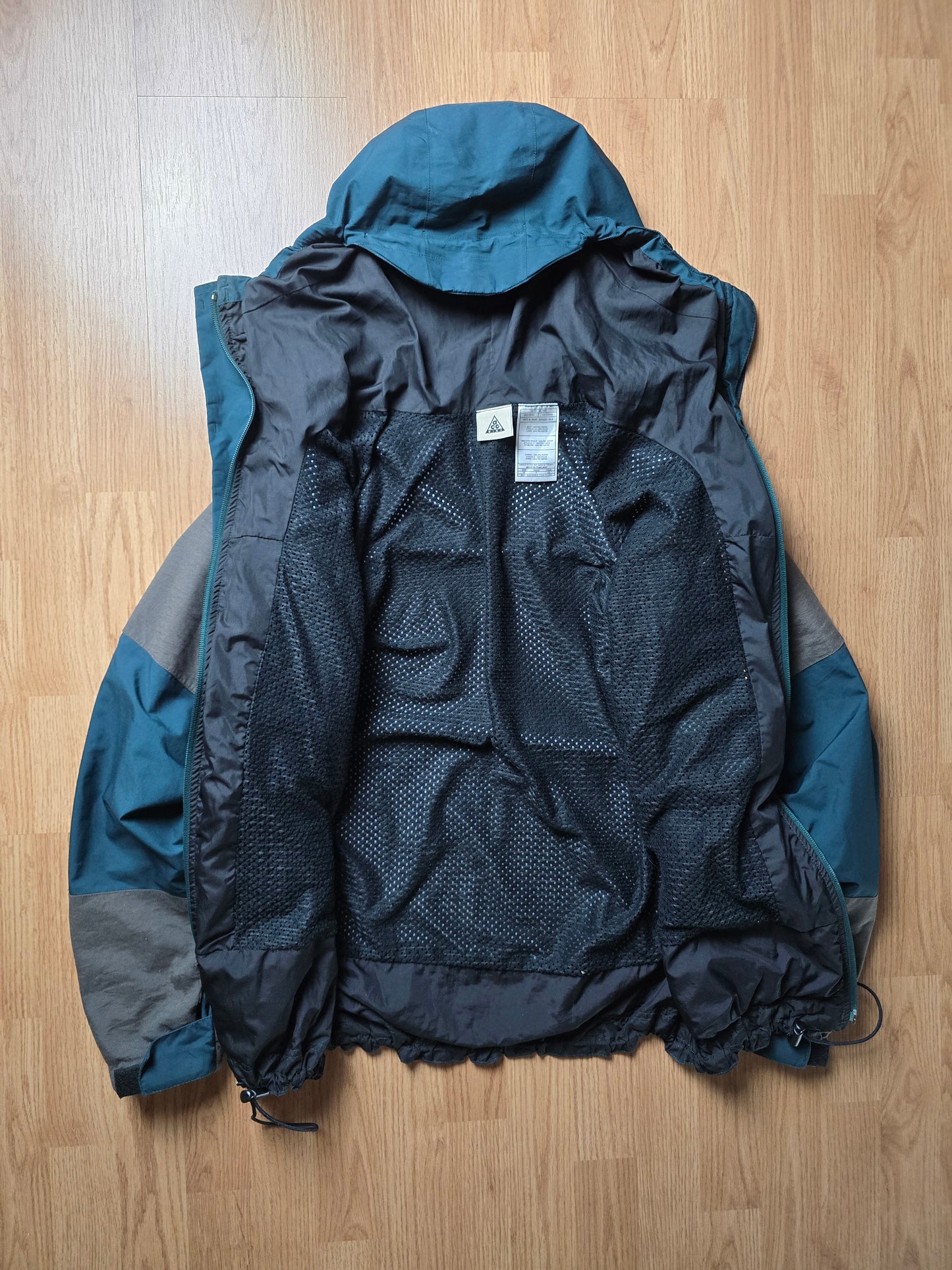 Vintage Nike ACG Nike-Fit Technical Ski Jacket (M)