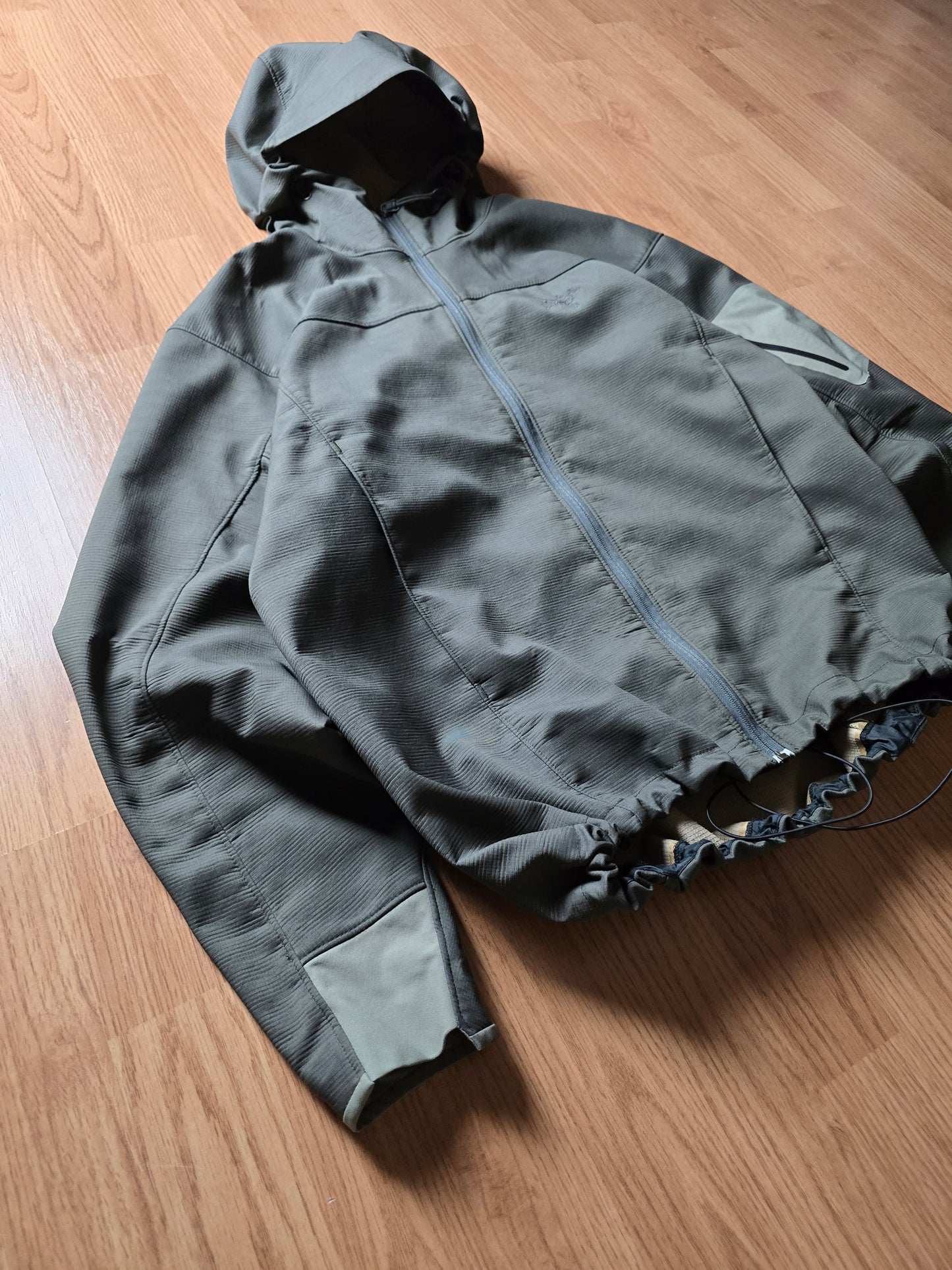 Vintage Arc'teryx Epsilon LT Softshell Jacket (M)