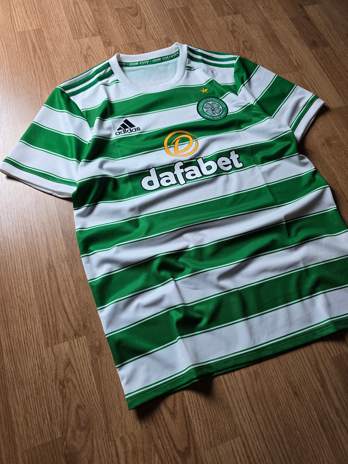Adidas Celtic 21/22 home top (M)
