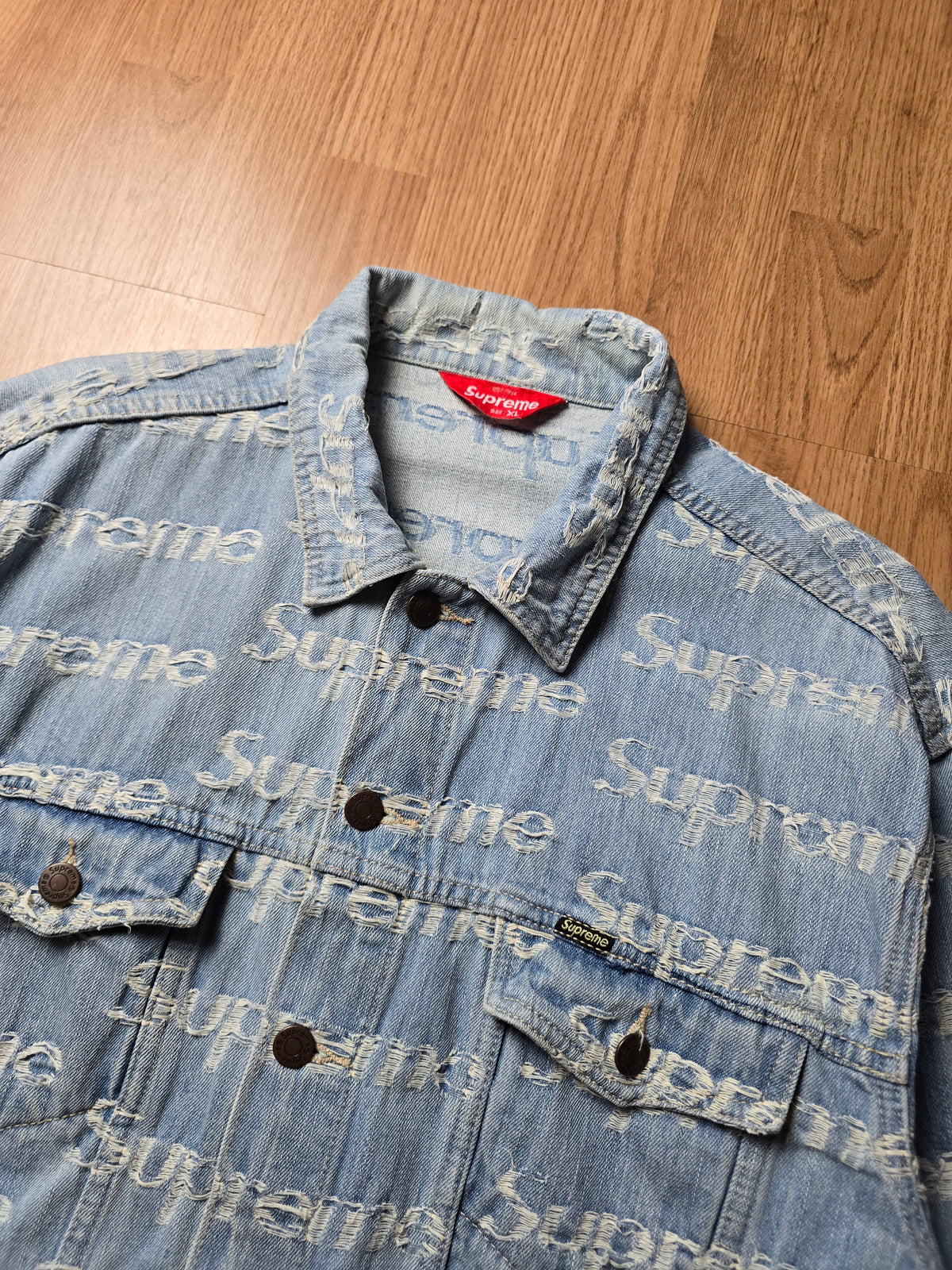 Supreme Frayed Logos Denim Trucker Jacket (L)