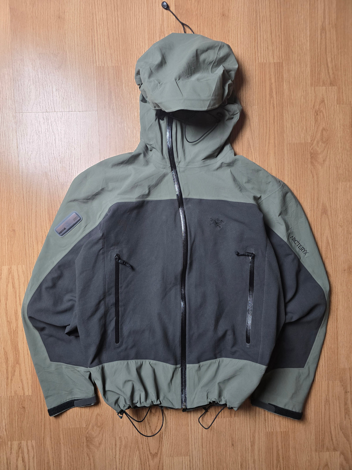 RARE Arc'teryx SAMPLE Seeker Comp Sidewinder Jacket (M)