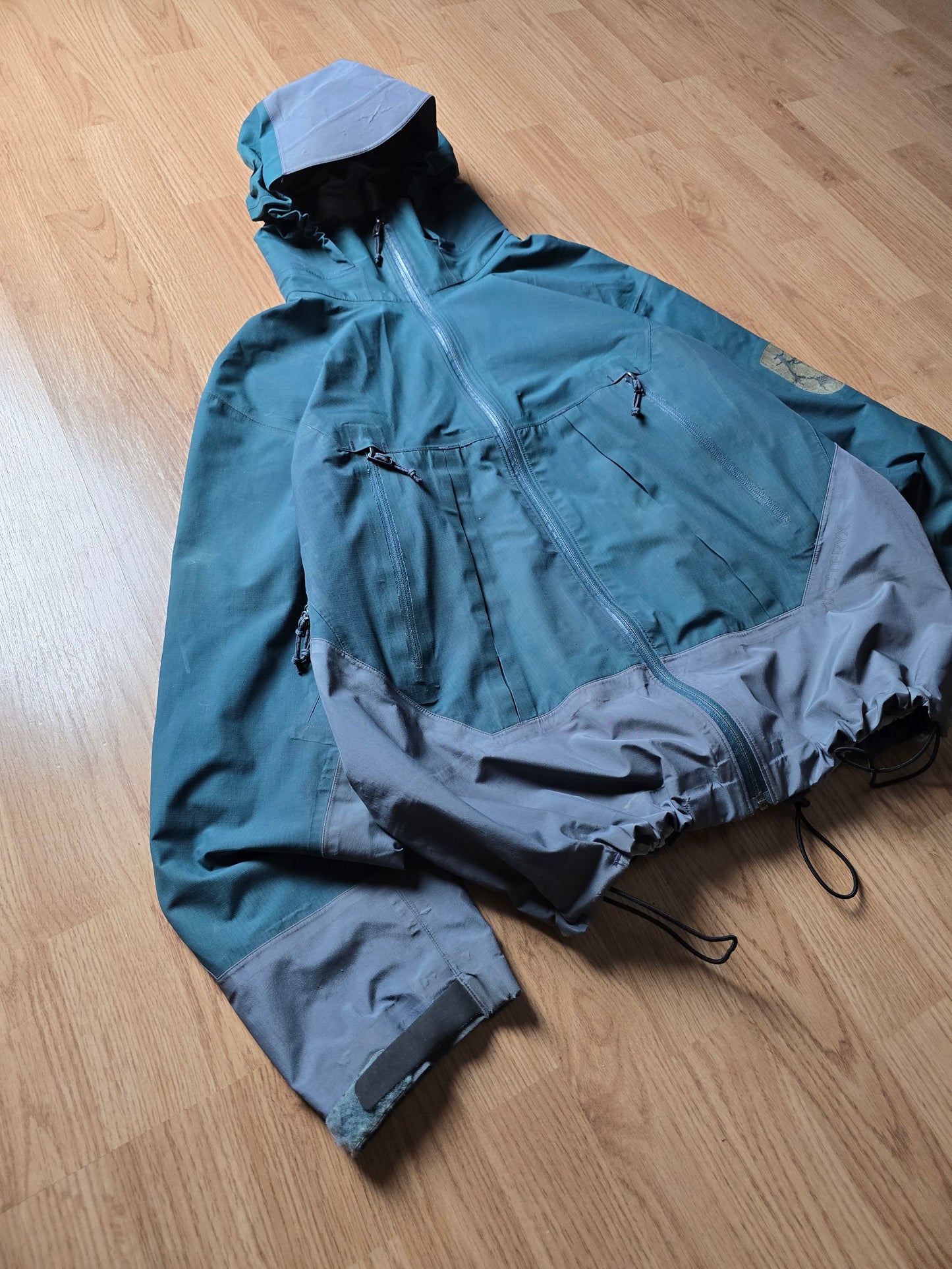 Vintage Arc'teryx Gore-tex Colour Block Jacket (M/L)
