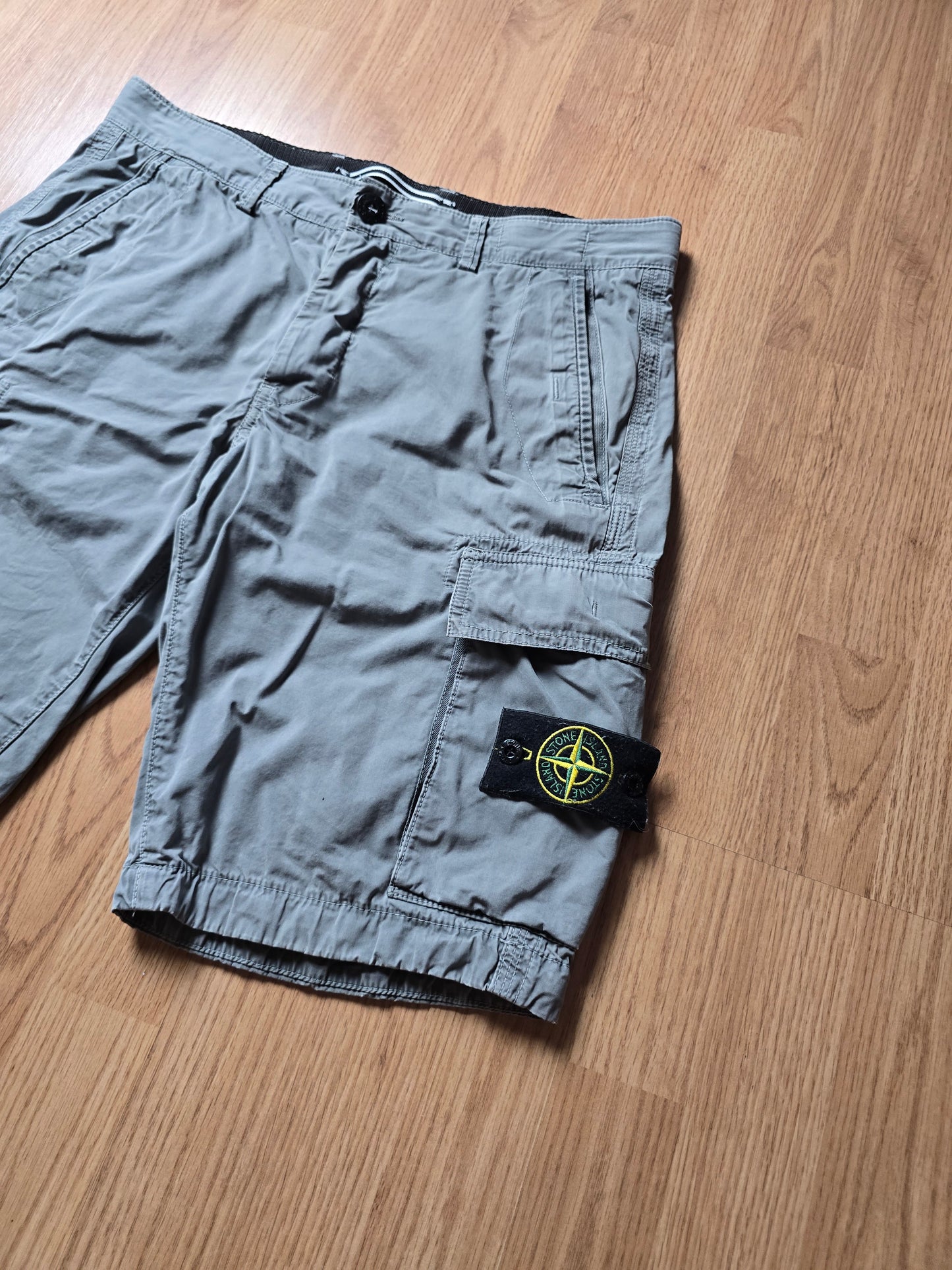 Stone Island Bermuda Cargo Shorts (W32)