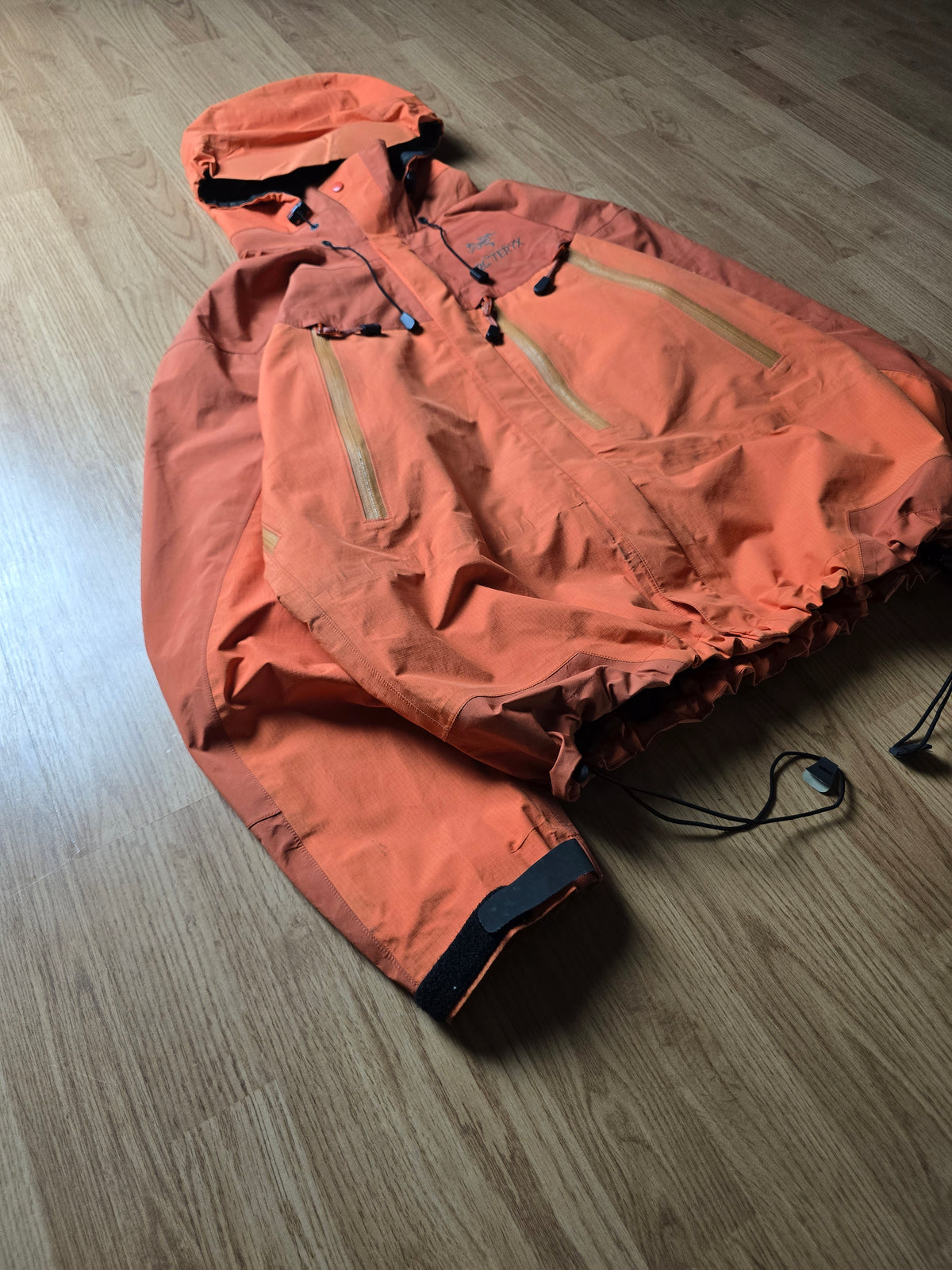 90s Arc'teryx Theta AR Tobasco Gore-tex 2 Tone Shell Jacket (L)