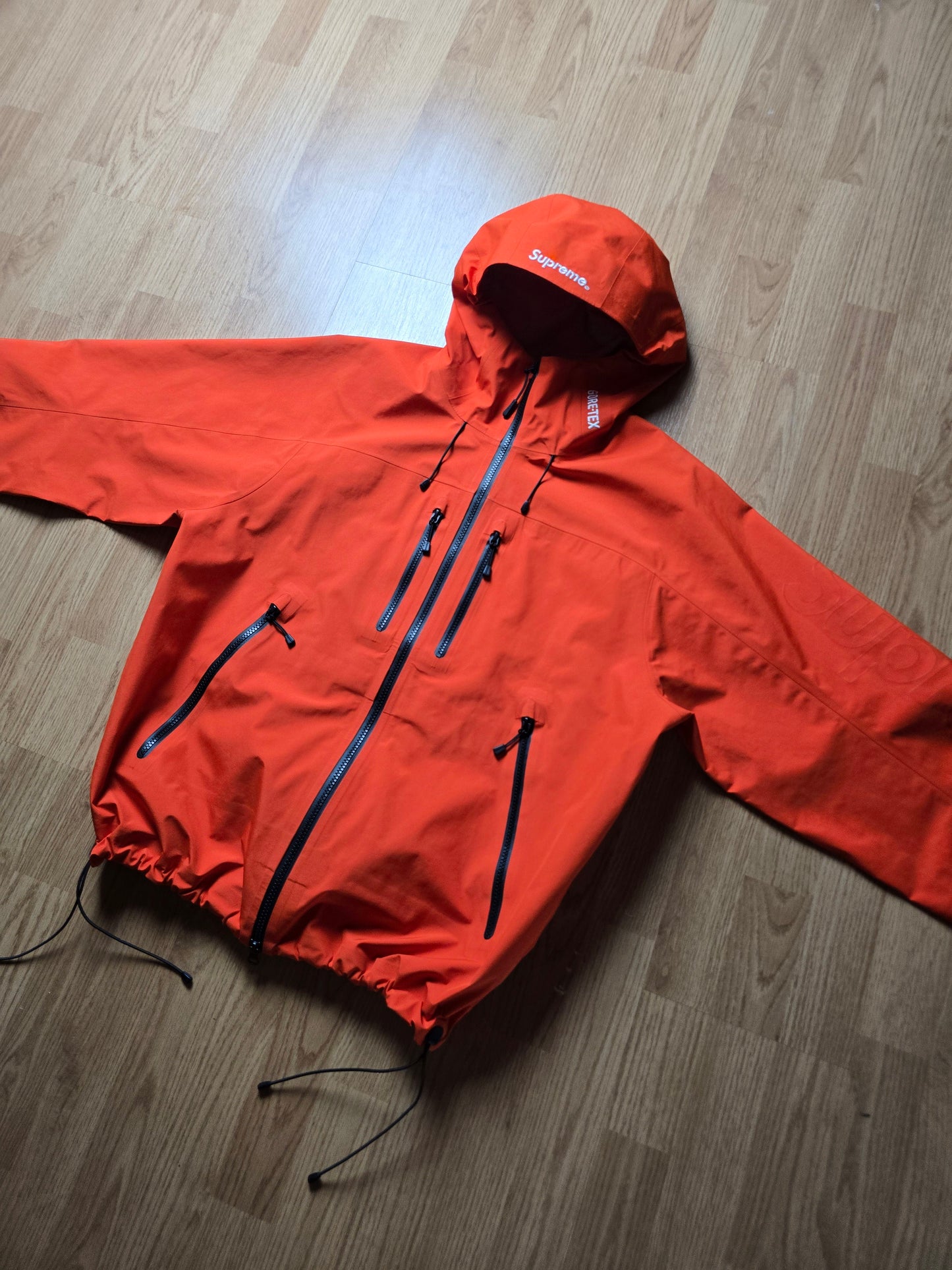 Supreme Gore-Tex Technical Tape Seam Shell Jacket (M/L)
