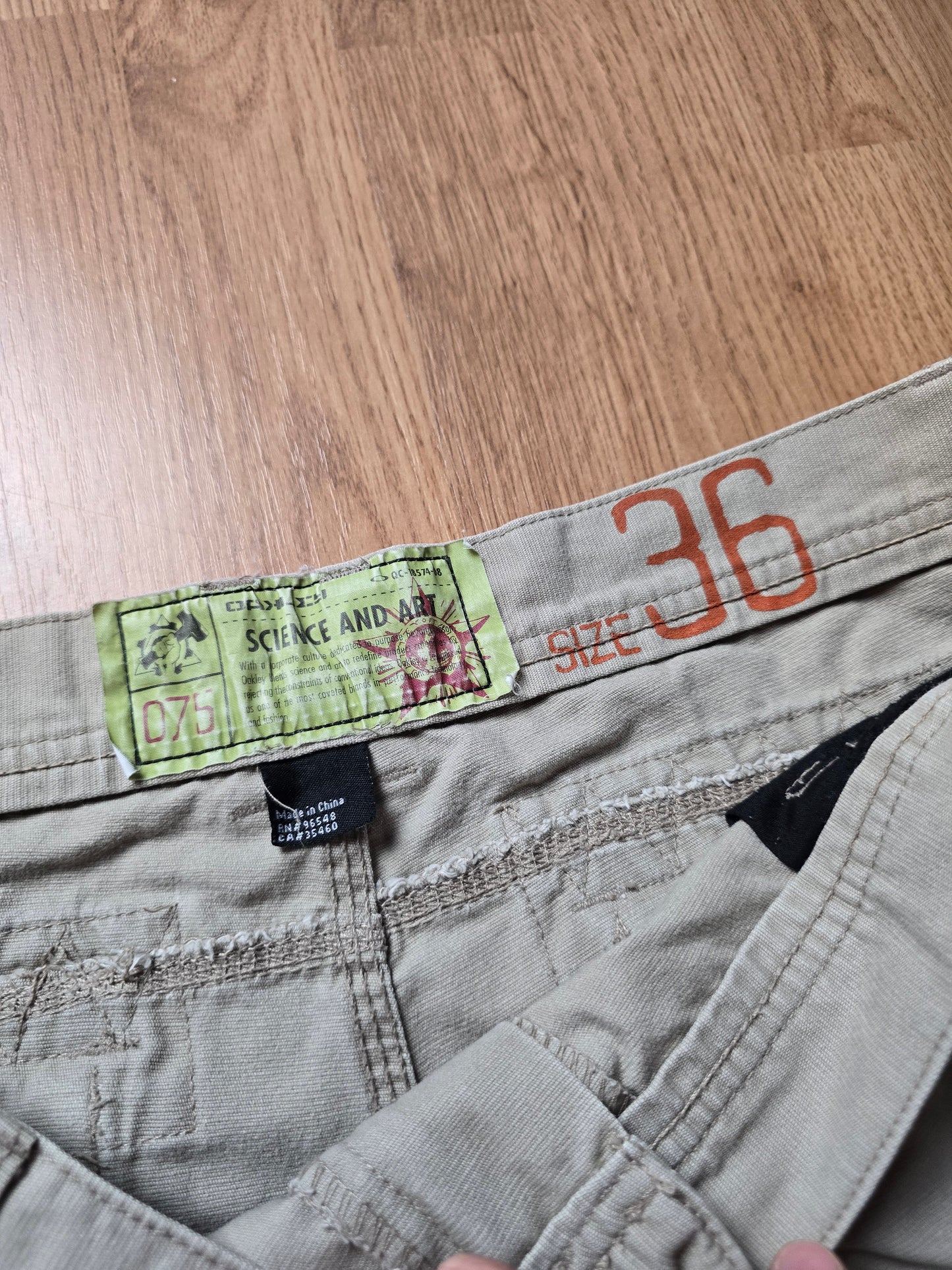 Y2K Oakley Science And Art Cargo Shorts (36)