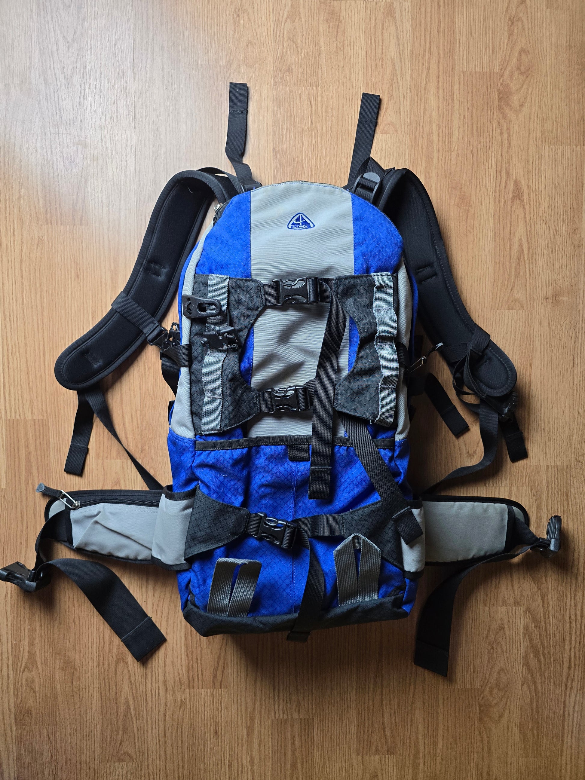 Vintage 90s Nike ACG 40L Technical Backpack – uniform.streetwear Vintage 90s Nike ACG 40L Technical Backpack – uniform.streetwear